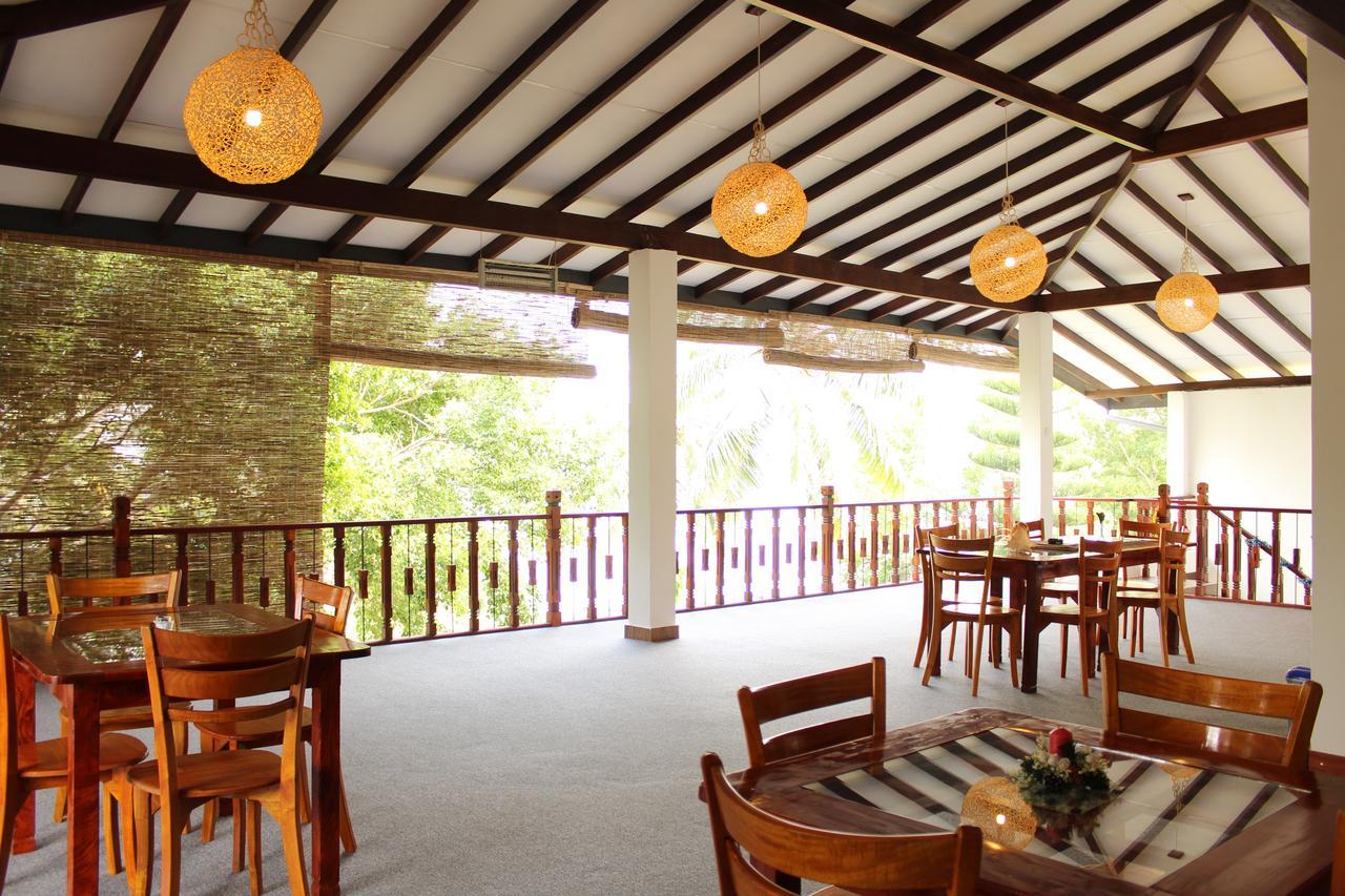 Nico Lagoon Hotel Negombo Exterior foto